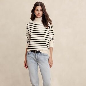 NWOT-Banana Republic Factory Perfectly Soft Turtleneck Sweater